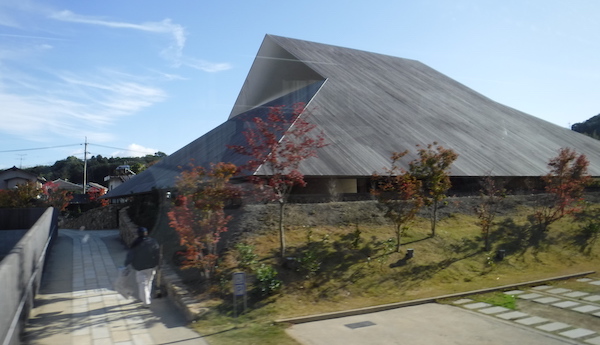 Jinny McG - fig_047_naoshima_roof01